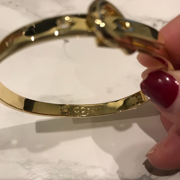 NWOT Belt Bangle in Gold Tone One Size - Picture 2 of 2